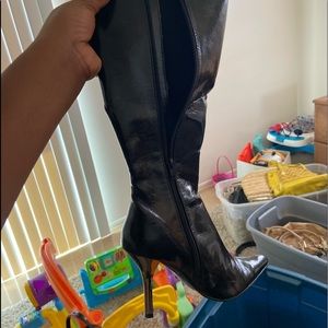 Black heel boots
